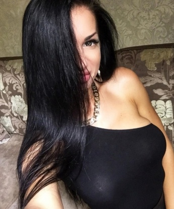 Искусительница с изысканным вкусом и страстным характером предлагает тебе море экстаза и удовольствия. Позволь себе насладиться моим обаянием и нежностью. 9865, 23 года